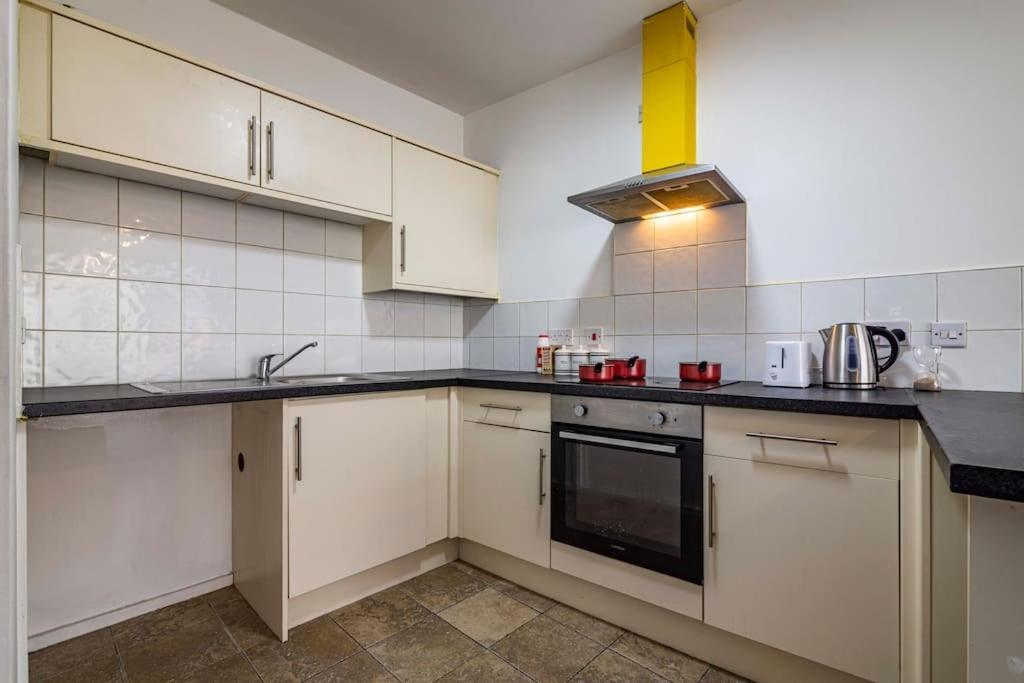 Apartmán Modern Flat In Eastwood Town Centre Exteriér fotografie
